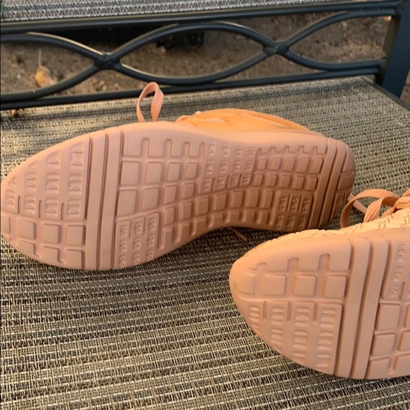 SOLD Fabletics Tennis Shoes - Picture 9 of 12